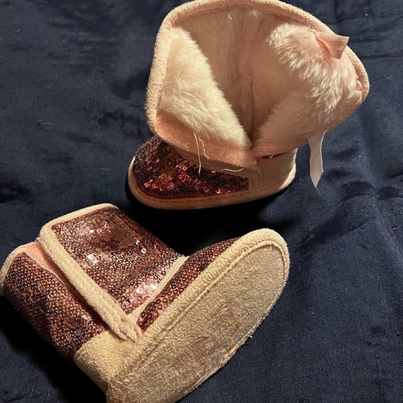 Other - Sherpa Beach Style Baby Sequin Pink Boot EUC